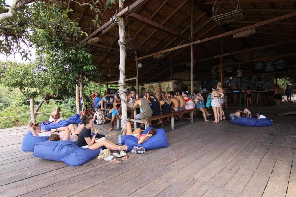 Mad Monkey Koh Rong Samloem Hostel Koh Rong Sanloem Exterior photo