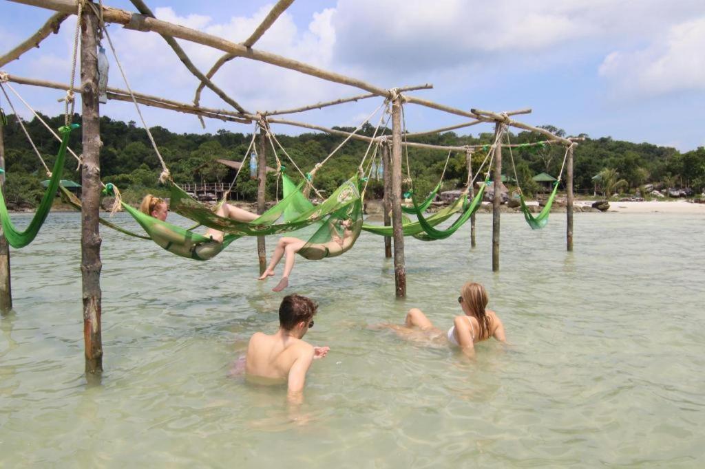 Mad Monkey Koh Rong Samloem Hostel Koh Rong Sanloem Exterior photo